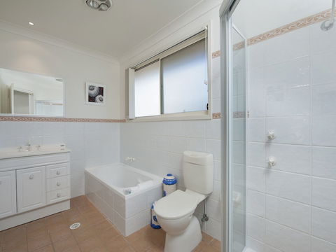 White Waves 7B Achilles Street - Inverell Accommodation 5