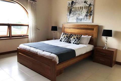 Adelaide Holiday Home - Inverell Accommodation 2