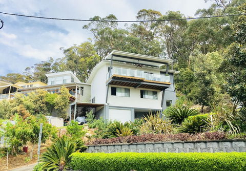 Hamptons By The Bay At Nelson Bay - Inverell Accommodation 3