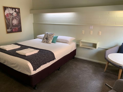Finley Country Club Hotel Motel - Inverell Accommodation 6