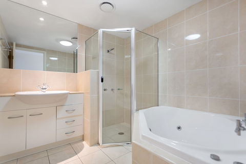 Wanda Beach Unit 2 / 197 Soldiers Point Road - Inverell Accommodation 5