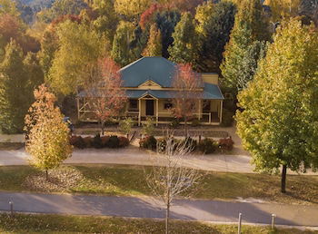 Autumn Beauty 3 - Inverell Accommodation 0