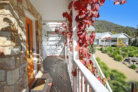 Autumn Home - Our Place At Bright - Inverell Accommodation 3