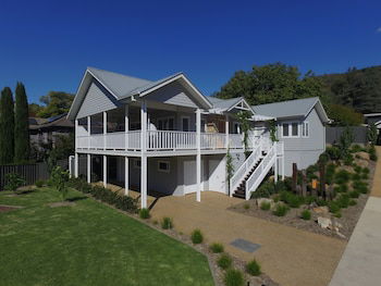 Autumn Home - Our Place At Bright - Inverell Accommodation 4