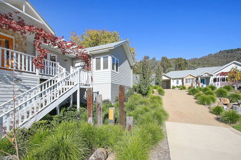 Autumn Home - Our Place At Bright - Inverell Accommodation 1