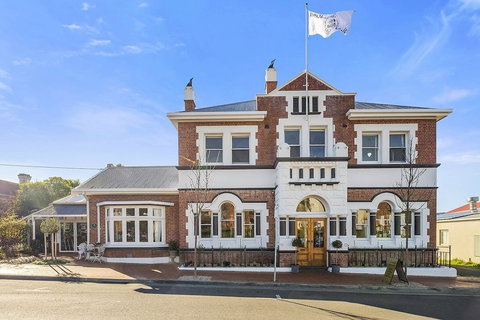 Cygnet Old Bank B & B Cafe & Gift Store - Inverell Accommodation 0