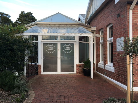 Cygnet Old Bank B & B Cafe & Gift Store - Inverell Accommodation 1