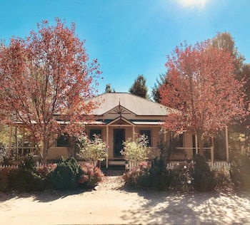 Autumn Beauty 4 - Inverell Accommodation 0