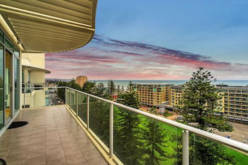 Glenelg Skyline Beachfront Penthouse, Adelaide - Inverell Accommodation 1