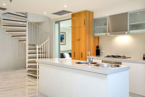Glenelg Skyline Beachfront Penthouse, Adelaide - Inverell Accommodation 2