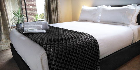 Lakeside Retreat & Business - Inverell Accommodation 1