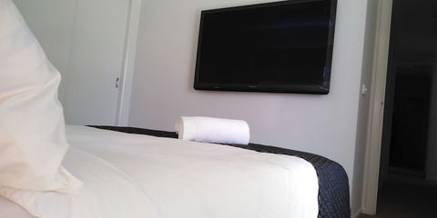 Lakeside Retreat & Business - Inverell Accommodation 5