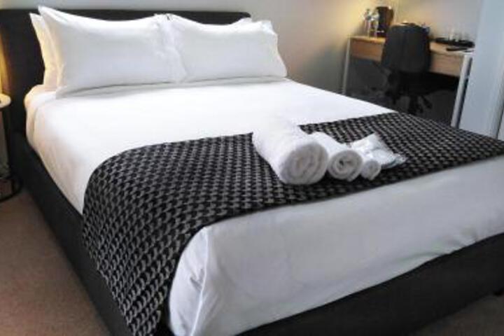 Cranbourne West VIC Inverell Accommodation