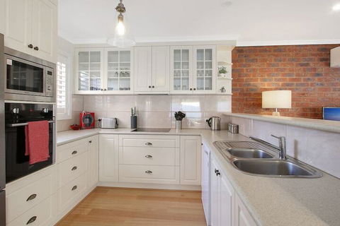 Abbey Rose - Bright, VIC - Inverell Accommodation 4