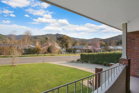 Abbey Rose - Bright, VIC - Inverell Accommodation 3