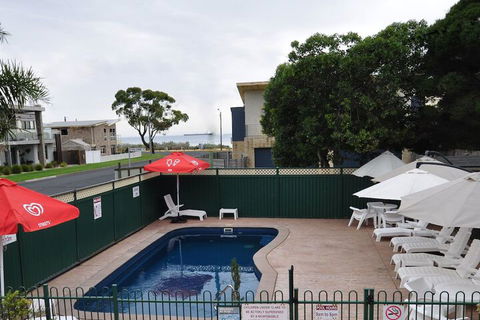 Dylene Caravan Park - 2 Br Family Cabin With Air - Inverell Accommodation 2
