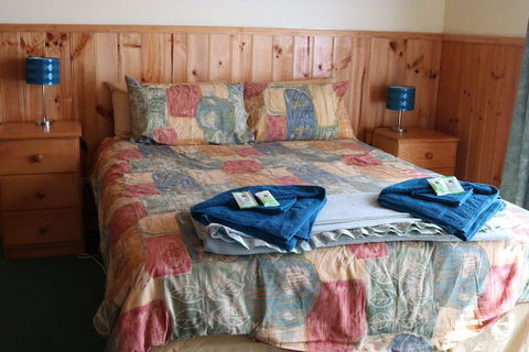 Meredith House & Apartments Strahan - Inverell Accommodation 3