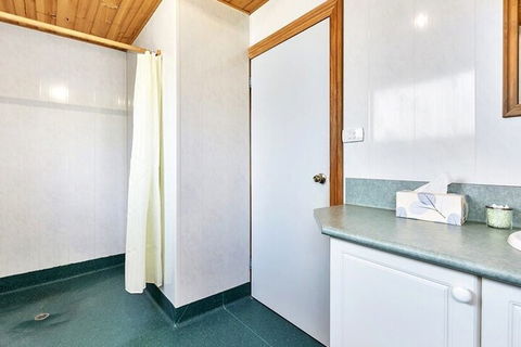 Meredith House & Apartments Strahan - Inverell Accommodation 5