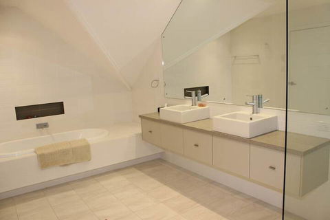 Ama Worimi - Inverell Accommodation 7