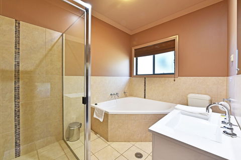 Ironstone Estate - Inverell Accommodation 2