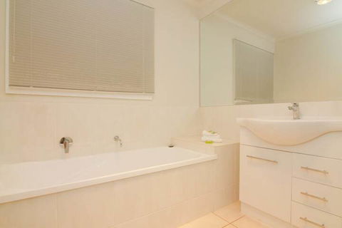 Alrima Lodge Bright - Inverell Accommodation 3