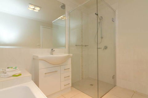 Alrima Lodge Bright - Inverell Accommodation 6
