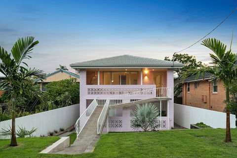 A PERFECT STAY Sunset Beach Summer Breeze - Inverell Accommodation 1