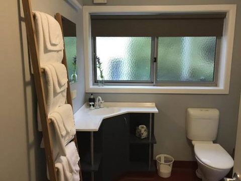 A Bach At Bright Bright VIC - Inverell Accommodation 3