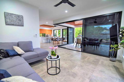 Isle Be Back Waterfront Luxury With Pool - Inverell Accommodation 7