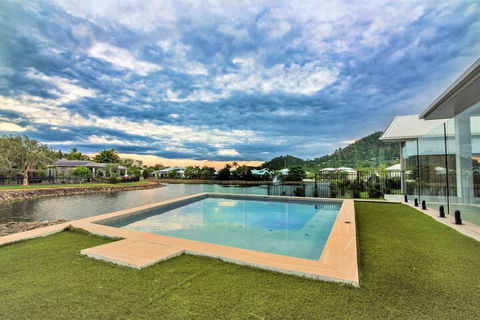 Isle Be Back Waterfront Luxury With Pool - Inverell Accommodation 1