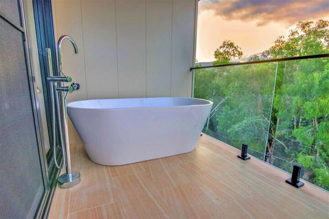 Isle Be Back Waterfront Luxury With Pool - Inverell Accommodation 3