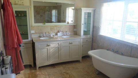 Yea Woodduck Cottage - Inverell Accommodation 5