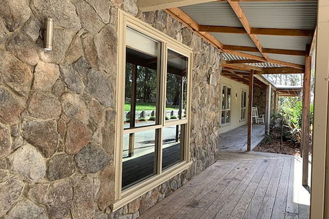 Grand Gippsland Home Sleeps Up To 28 - Inverell Accommodation 1