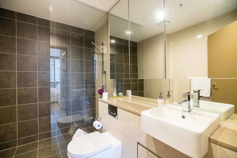 Fabulous City 2 BDR Apt In New Building - Inverell Accommodation 4
