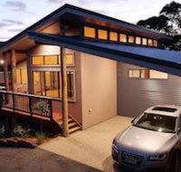 Oceans Islands  Whales - Inverell Accommodation