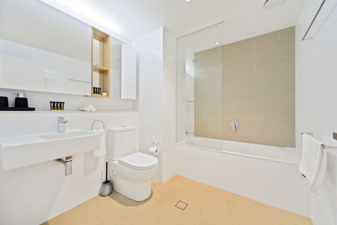 HomeHotel Spacious Luxury Apt Next To Shopping - Inverell Accommodation 2