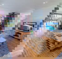 Loch Retreat 550m TO Town - Inverell Accommodation