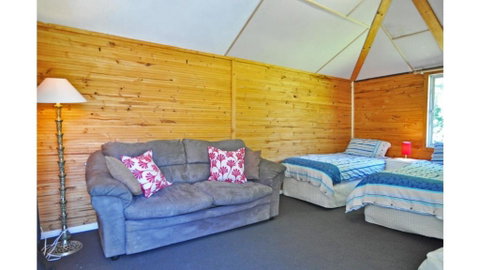 MY Fair Lady External Bathroom PET Friendly - Inverell Accommodation 3