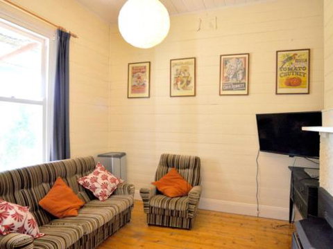 MY Fair Lady External Bathroom PET Friendly - Inverell Accommodation 2