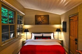 Acorn & Chestnut Hepburn Springs - Inverell Accommodation 1