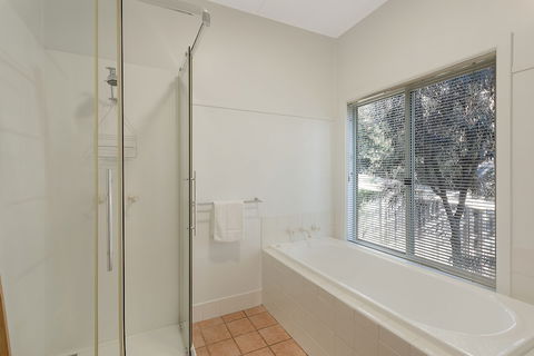 Surfside - Inverell Accommodation 5