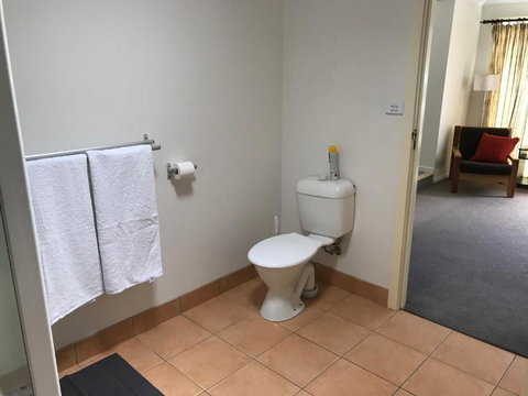 Oatlands Retreat - Inverell Accommodation 3