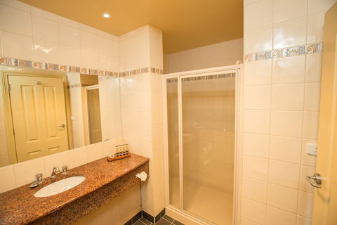 Strahan Village - Inverell Accommodation 5