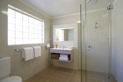 Marty's @ Little Beach - Inverell Accommodation 4