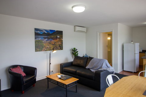 96 On Arthur Apartments - Inverell Accommodation 3