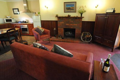 Wintarni Olives Cottage - Inverell Accommodation 2