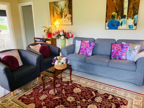 Bush Retreat Farm House - Inverell Accommodation 2