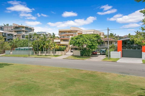 Redcliffe Peninsula Penthouse - Inverell Accommodation 3