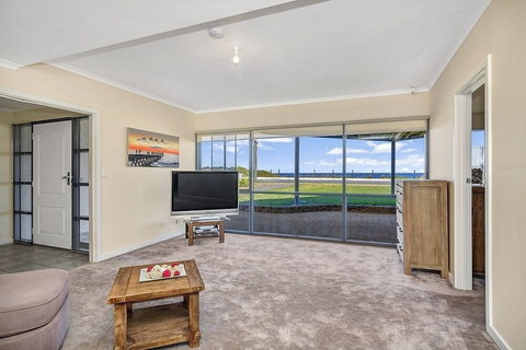 Sail Away - Inverell Accommodation 3