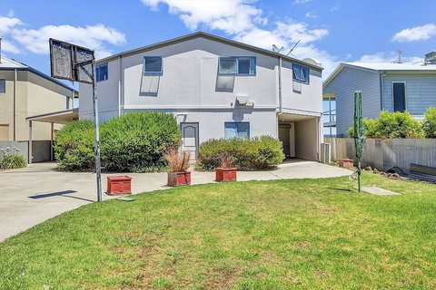 Sail Away - Inverell Accommodation 0